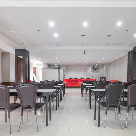 Oyo 1081 Allson City Hotel Makassar Macáçar Exterior foto