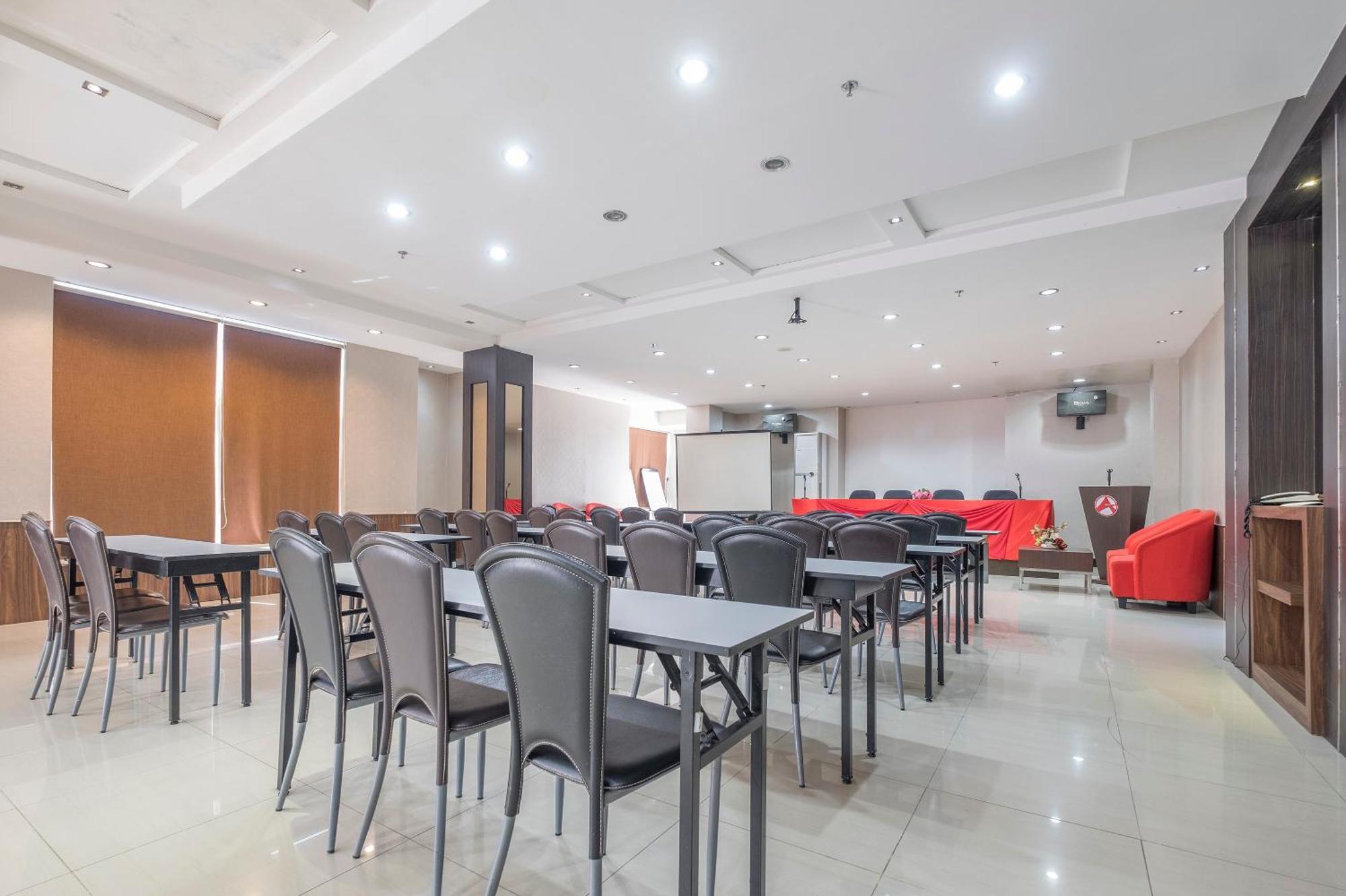 Oyo 1081 Allson City Hotel Makassar Macáçar Exterior foto