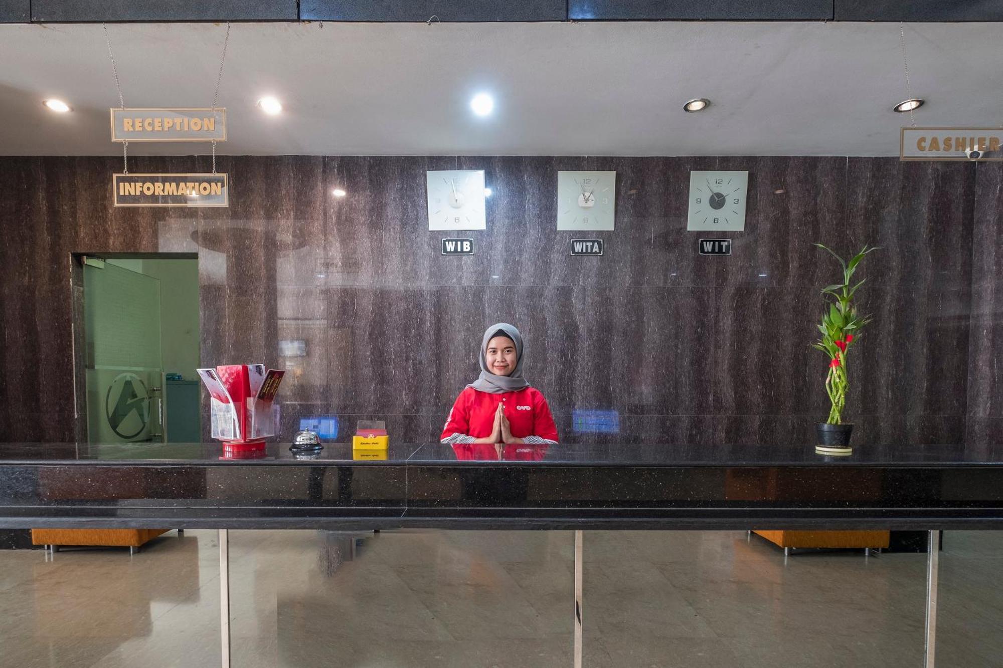 Oyo 1081 Allson City Hotel Makassar Macáçar Exterior foto