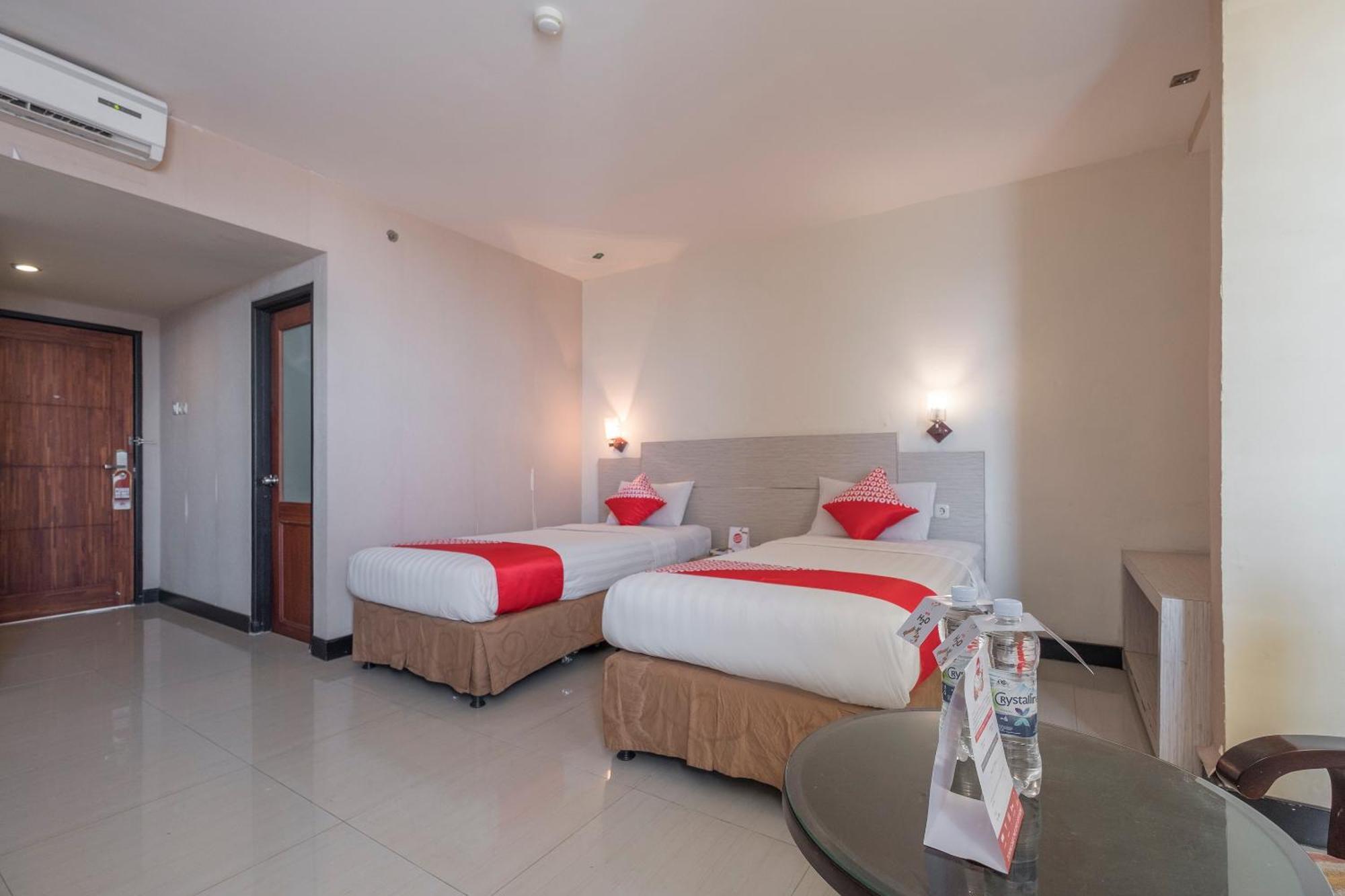 Oyo 1081 Allson City Hotel Makassar Macáçar Exterior foto