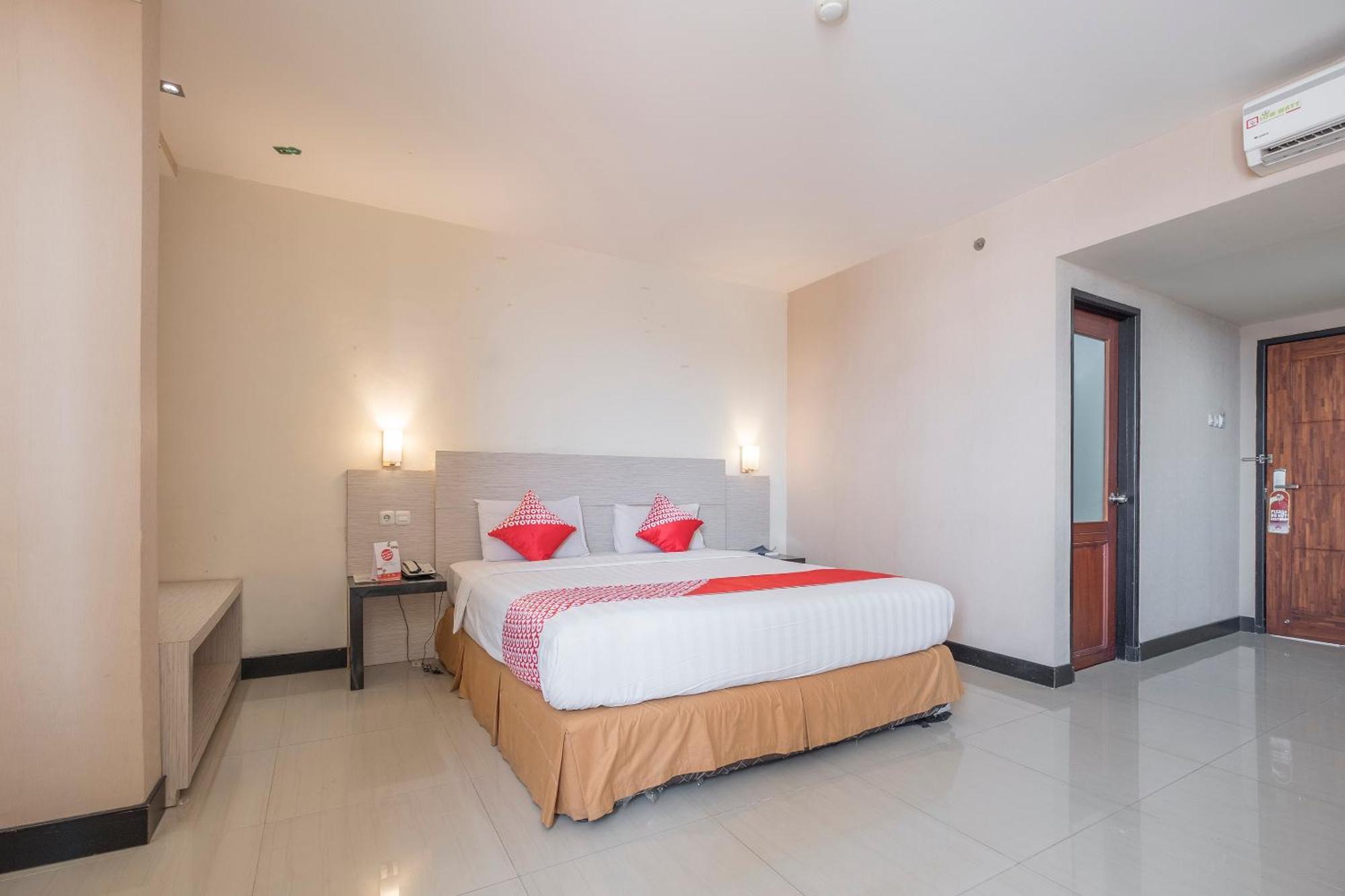 Oyo 1081 Allson City Hotel Makassar Macáçar Exterior foto