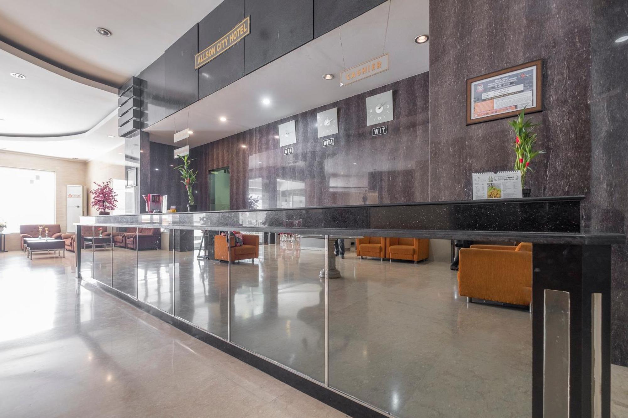 Oyo 1081 Allson City Hotel Makassar Macáçar Exterior foto