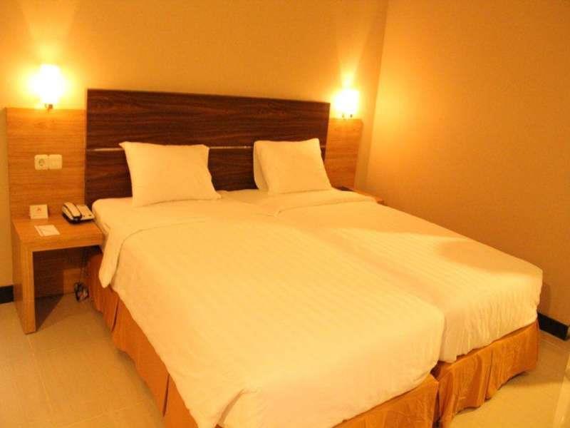 Oyo 1081 Allson City Hotel Makassar Macáçar Exterior foto