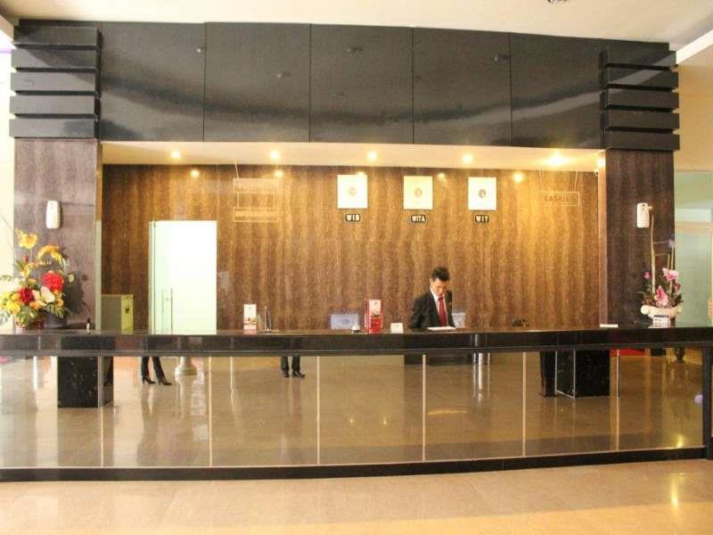 Oyo 1081 Allson City Hotel Makassar Macáçar Exterior foto